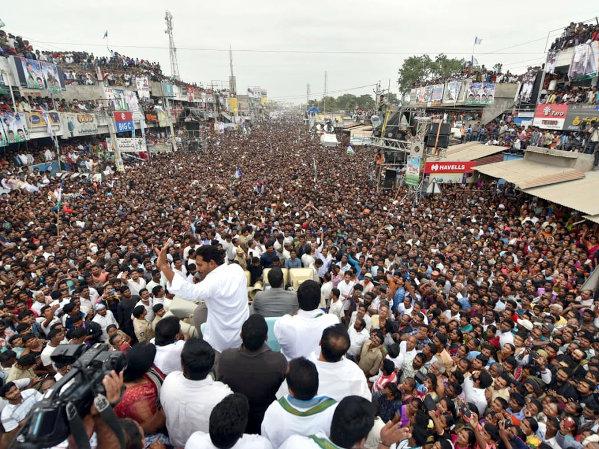 YS Jagan PrajaSankalpaYatra public meeting narasannapeta photo gallery - Sakshi1