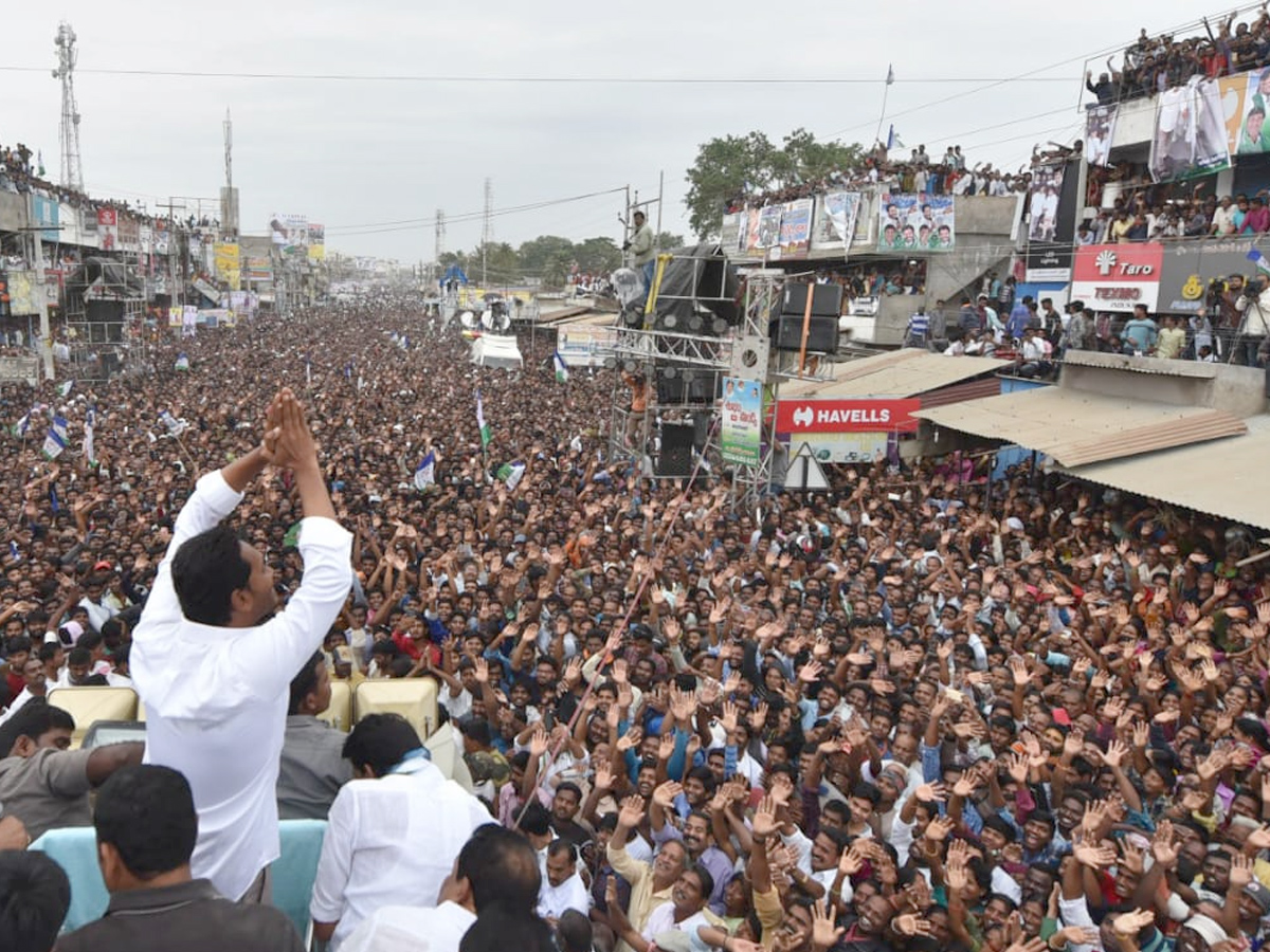 YS Jagan PrajaSankalpaYatra public meeting narasannapeta photo gallery - Sakshi3