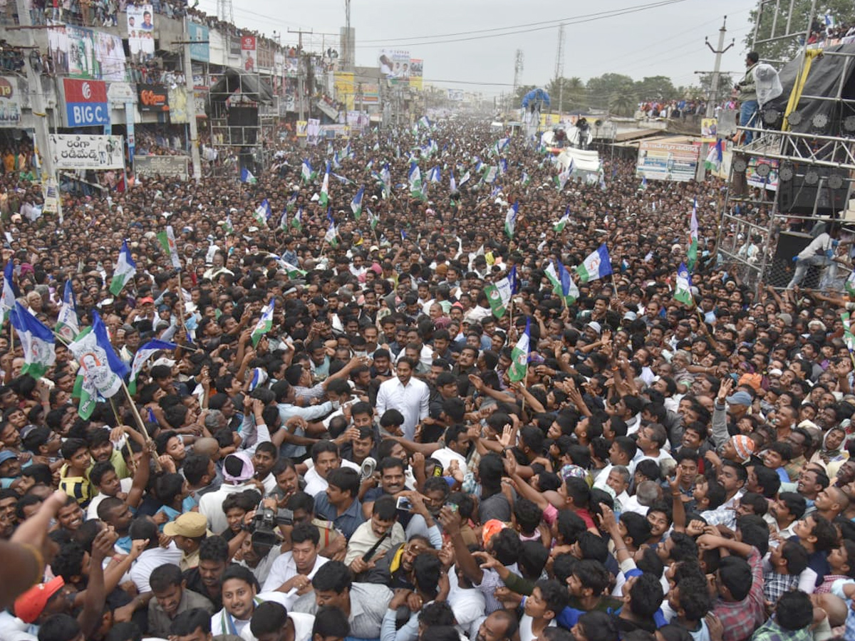 YS Jagan PrajaSankalpaYatra public meeting narasannapeta photo gallery - Sakshi12