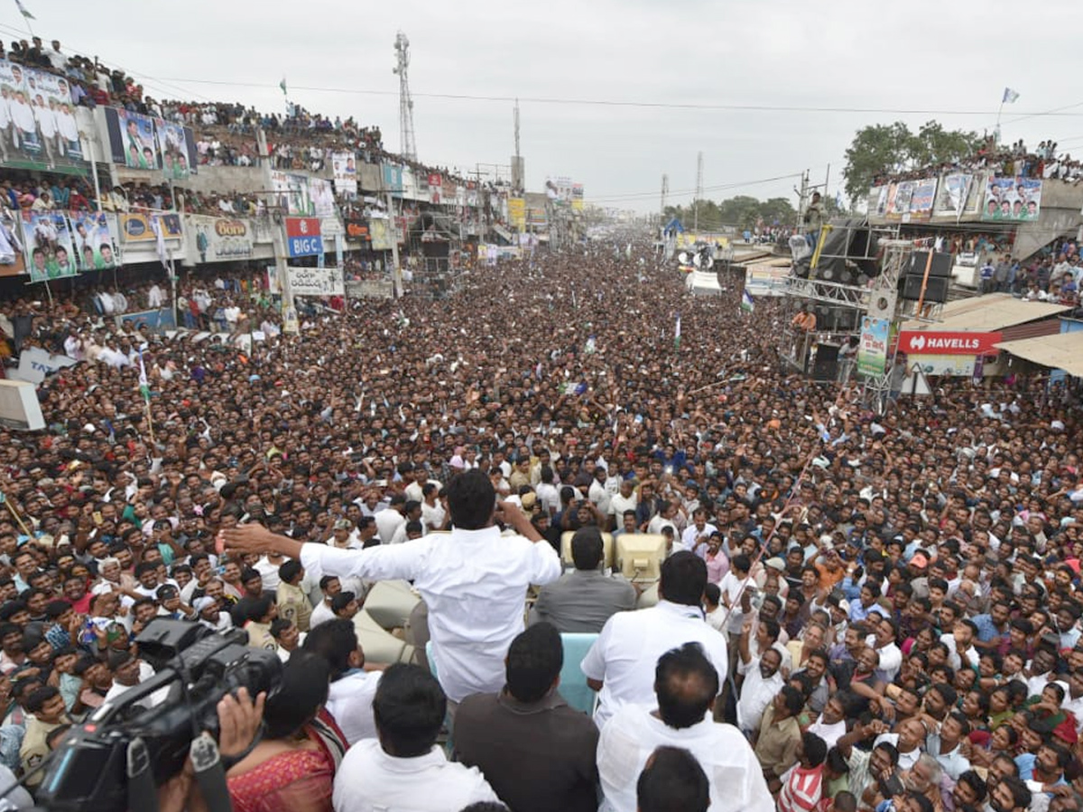 YS Jagan PrajaSankalpaYatra public meeting narasannapeta photo gallery - Sakshi5