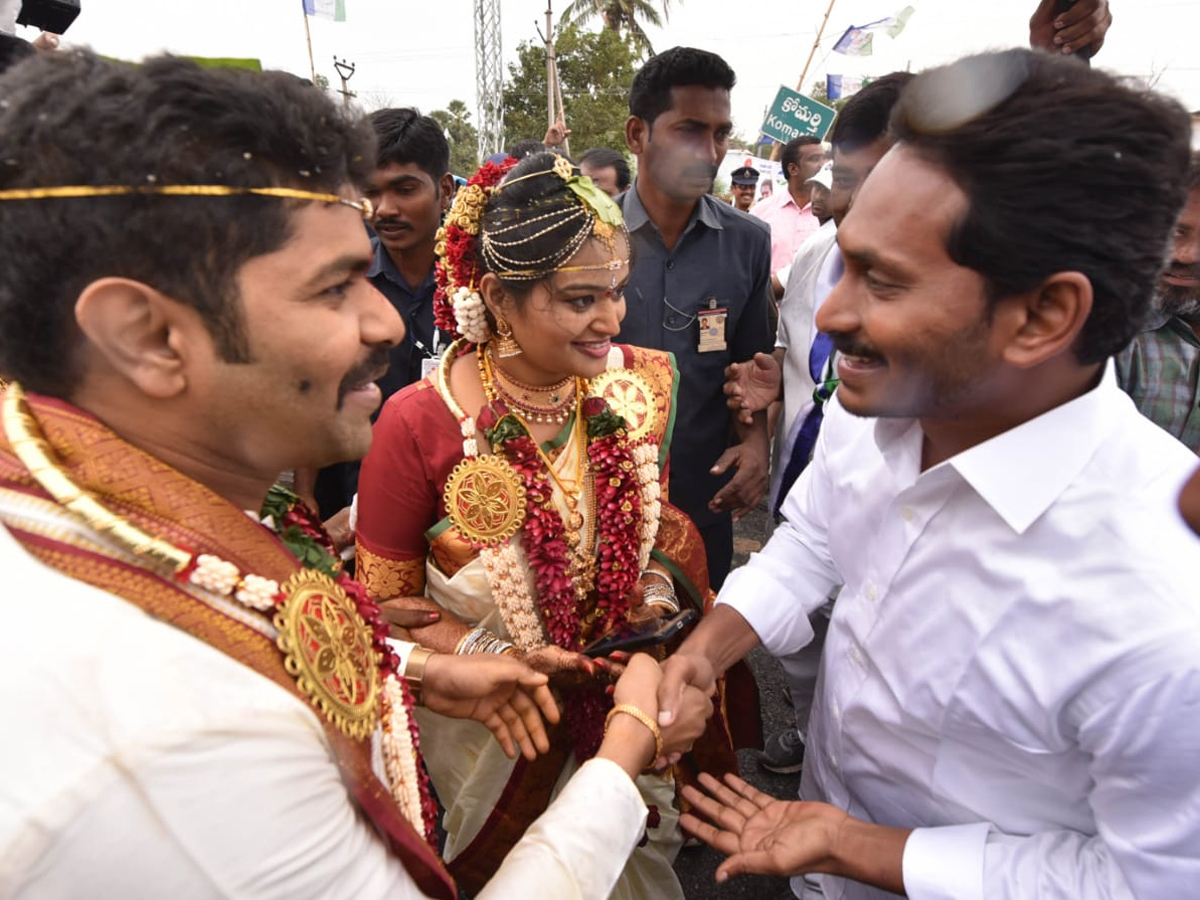 YS Jagan PrajaSankalpaYatra Day 322th Photo Gallery - Sakshi1