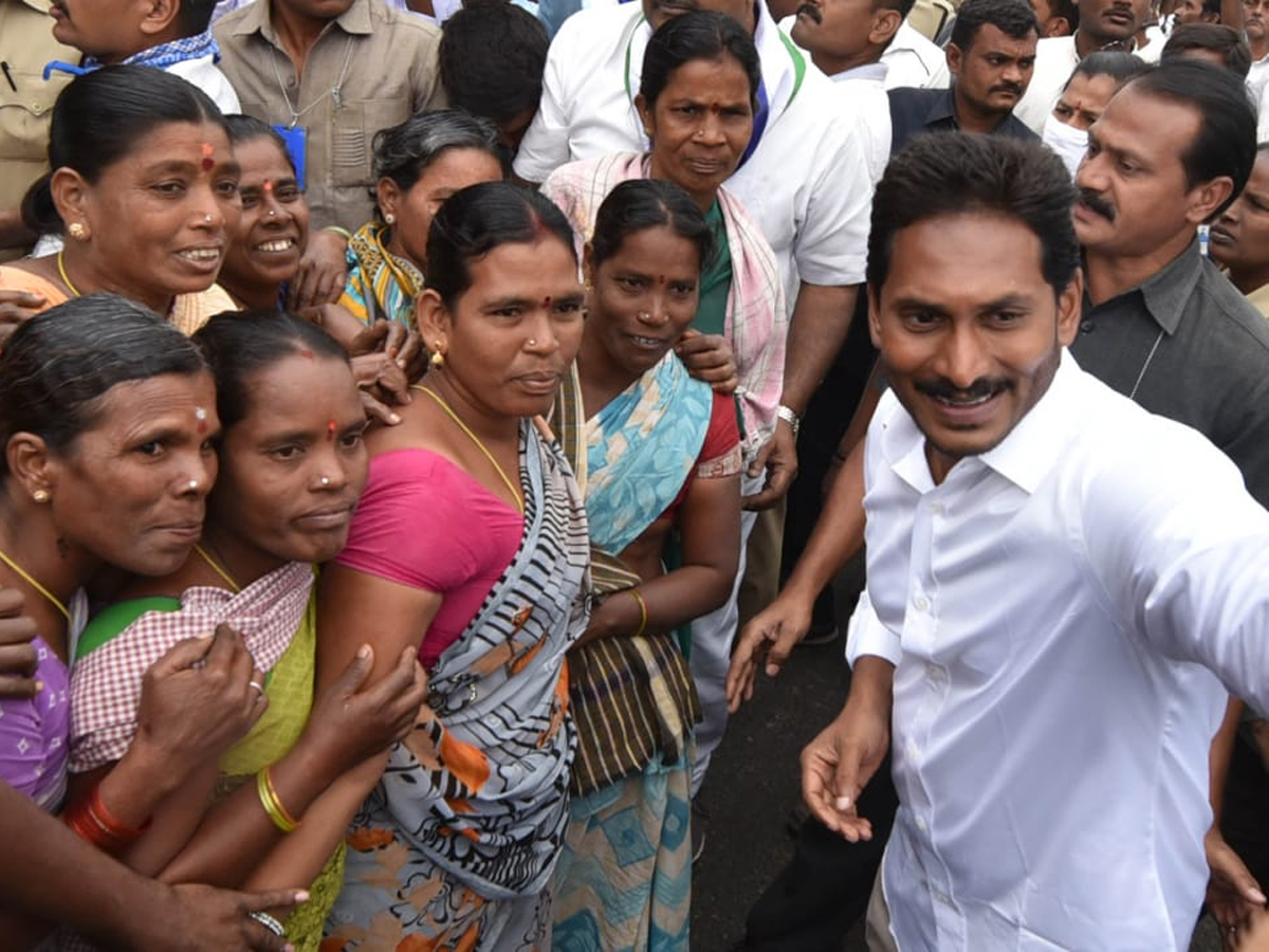 YS Jagan PrajaSankalpaYatra Day 322th Photo Gallery - Sakshi10