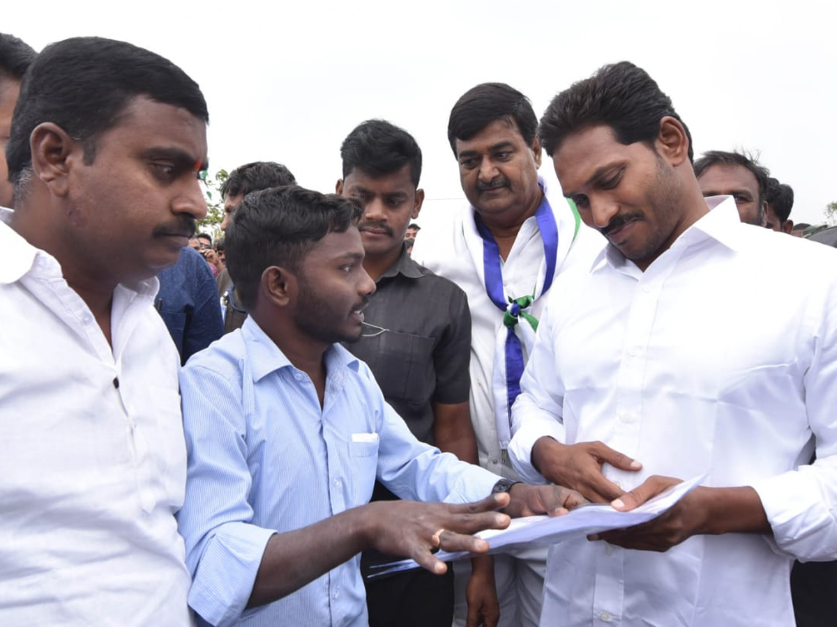 YS Jagan PrajaSankalpaYatra Day 322th Photo Gallery - Sakshi11