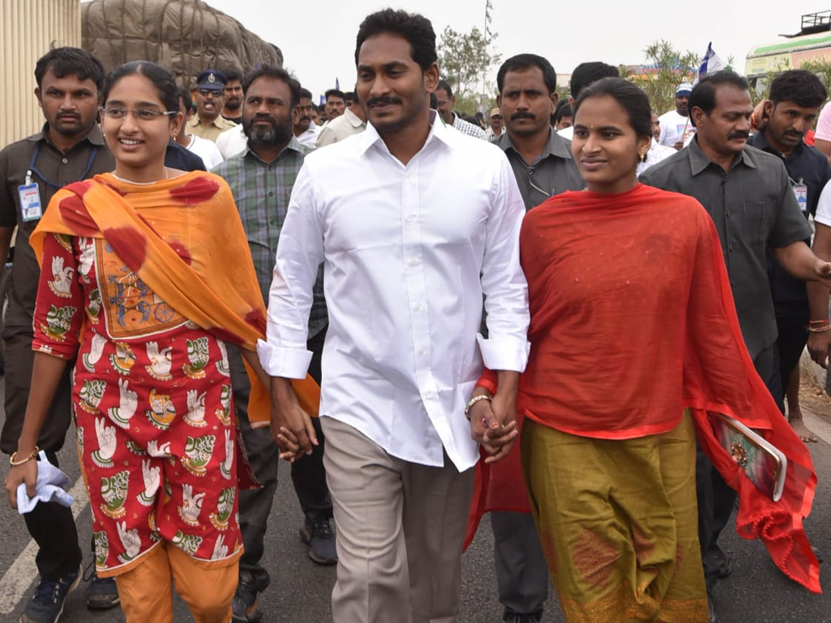 YS Jagan PrajaSankalpaYatra Day 322th Photo Gallery - Sakshi12