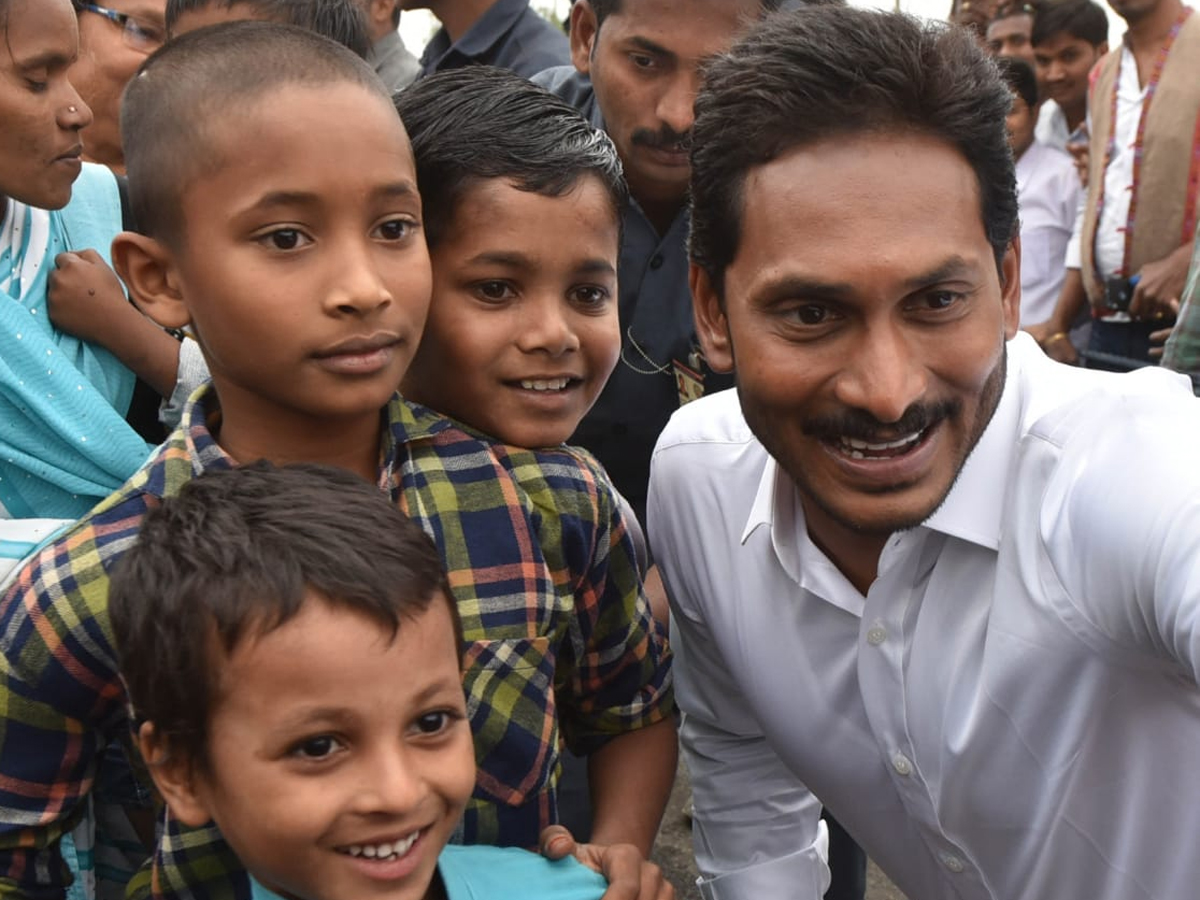 YS Jagan PrajaSankalpaYatra Day 322th Photo Gallery - Sakshi16