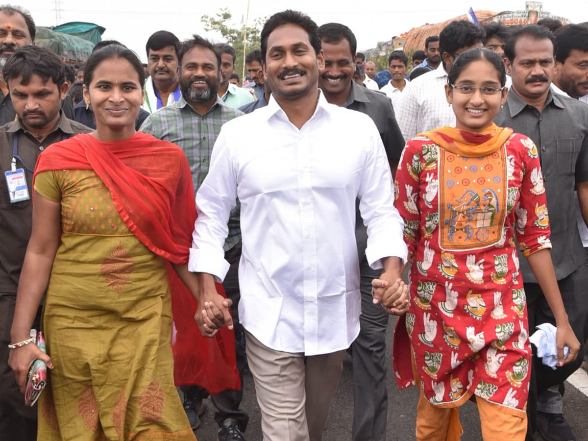 YS Jagan PrajaSankalpaYatra Day 322th Photo Gallery - Sakshi19