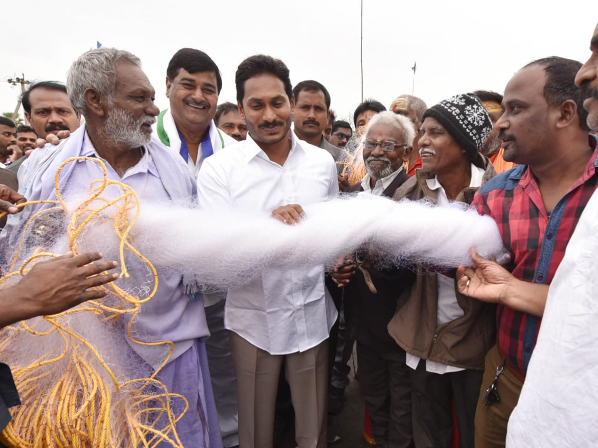 YS Jagan PrajaSankalpaYatra Day 322th Photo Gallery - Sakshi2