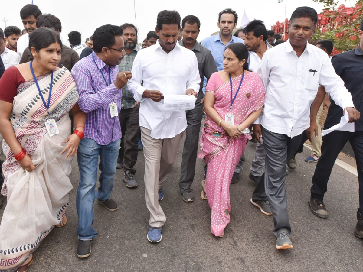 YS Jagan PrajaSankalpaYatra Day 322th Photo Gallery - Sakshi4