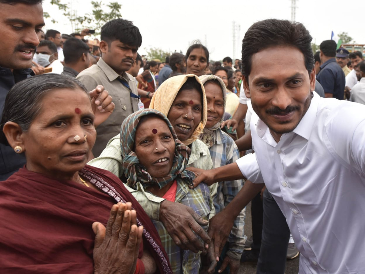 YS Jagan PrajaSankalpaYatra Day 322th Photo Gallery - Sakshi5