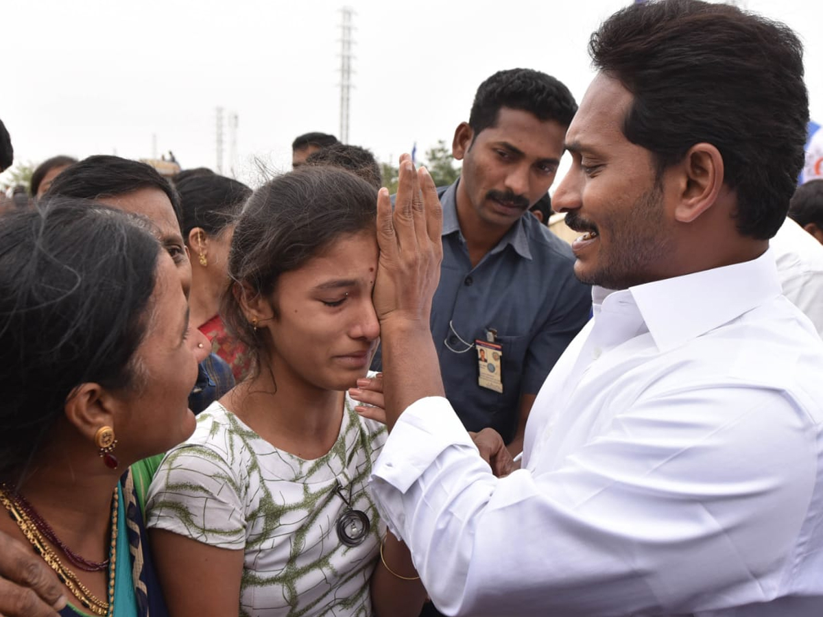 YS Jagan PrajaSankalpaYatra Day 322th Photo Gallery - Sakshi6