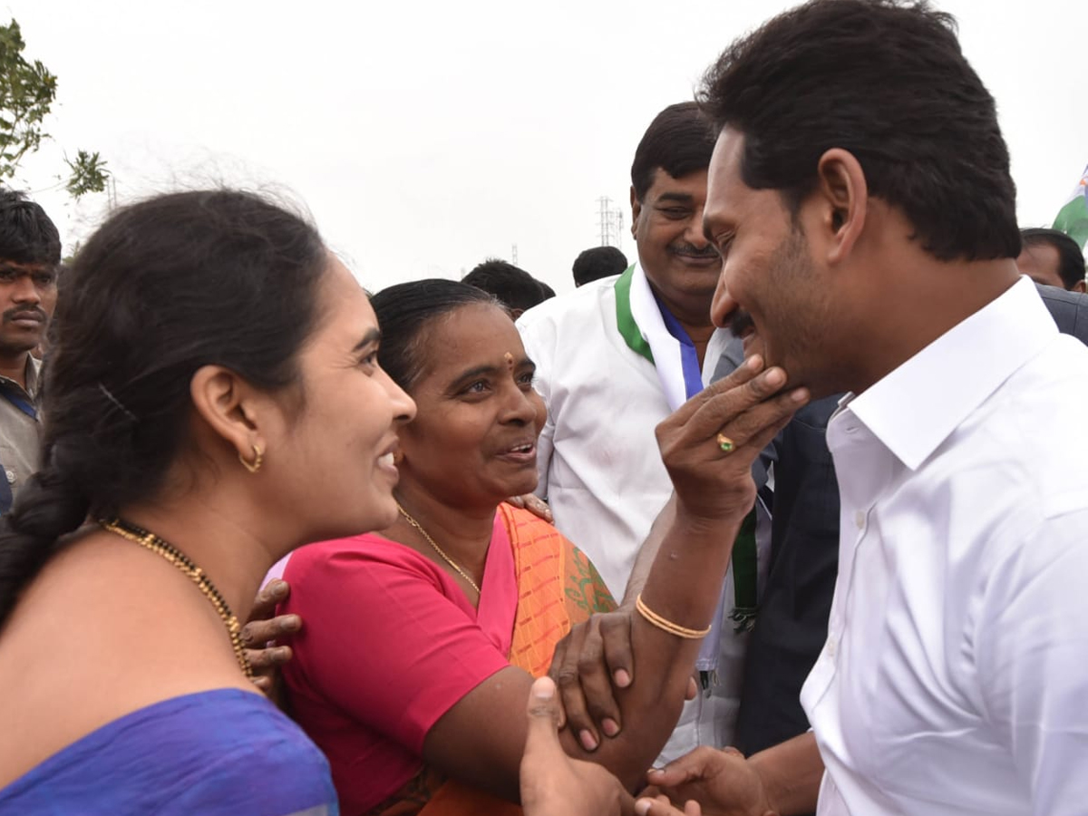 YS Jagan PrajaSankalpaYatra Day 322th Photo Gallery - Sakshi7