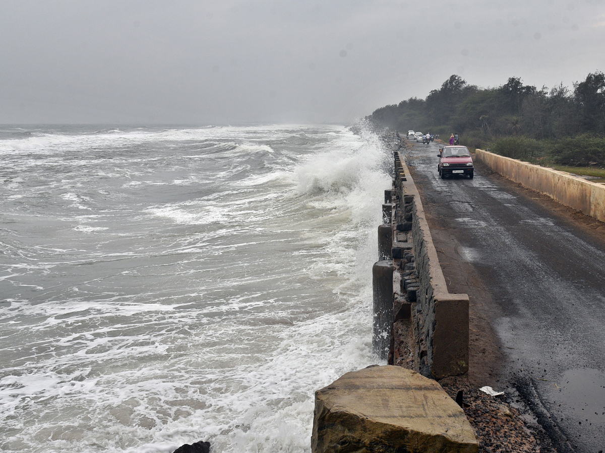 Cyclone Phethai hit Srikakulam Coast, Andhra Pradesh photo Gallery - Sakshi12