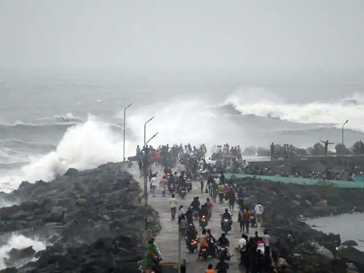 Cyclone Phethai hit Srikakulam Coast, Andhra Pradesh photo Gallery - Sakshi1