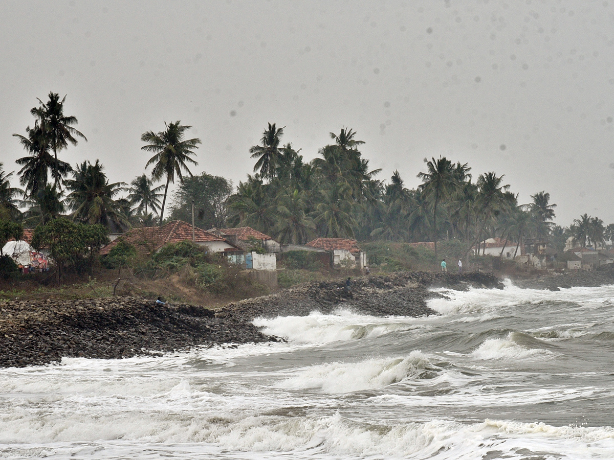 Cyclone Phethai hit Srikakulam Coast, Andhra Pradesh photo Gallery - Sakshi9