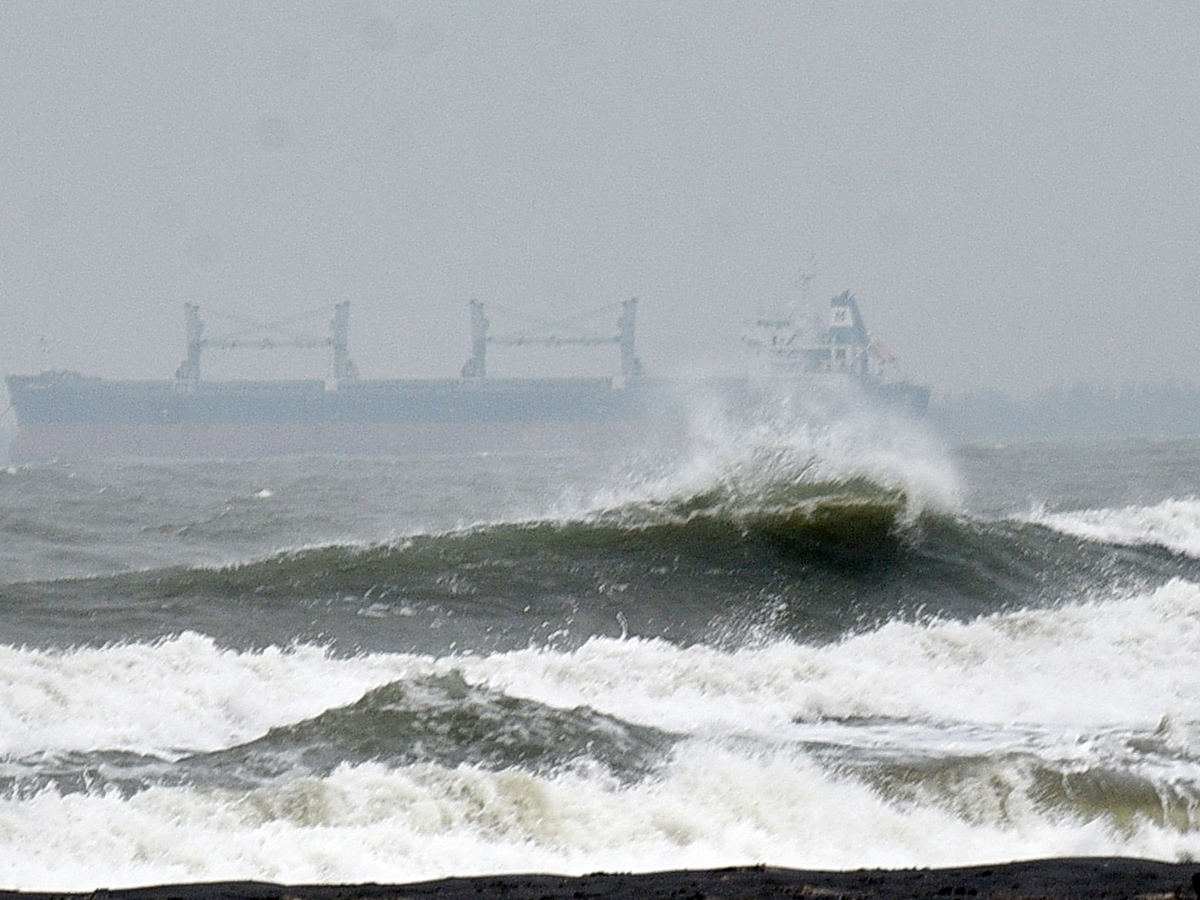 Cyclone Phethai hit Srikakulam Coast, Andhra Pradesh photo Gallery - Sakshi10