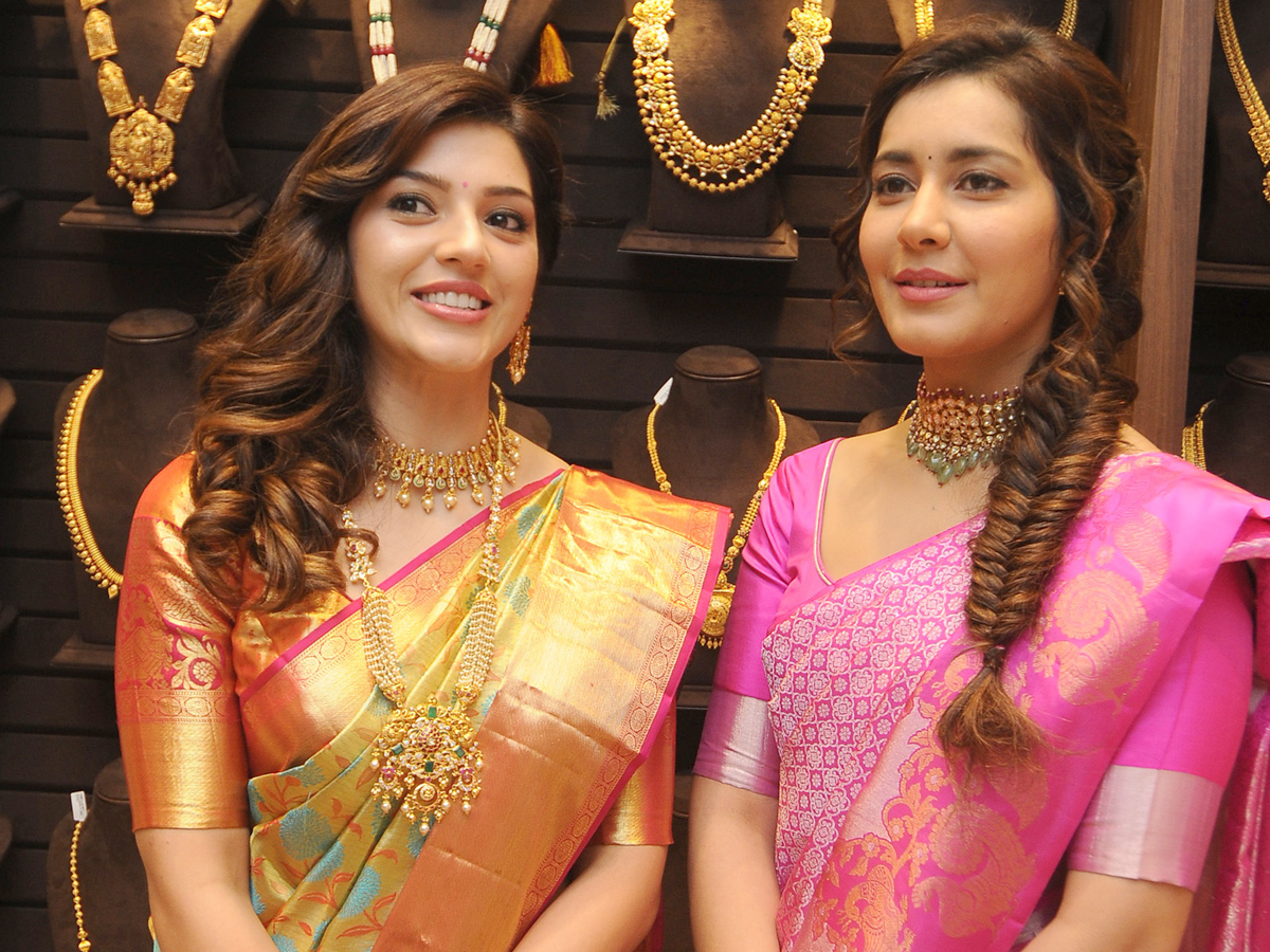 CMR Shopping Mall Inauguration in Tirupathi By Mehreen Pirzada & Rashi Khanna photo Gallery - Sakshi4