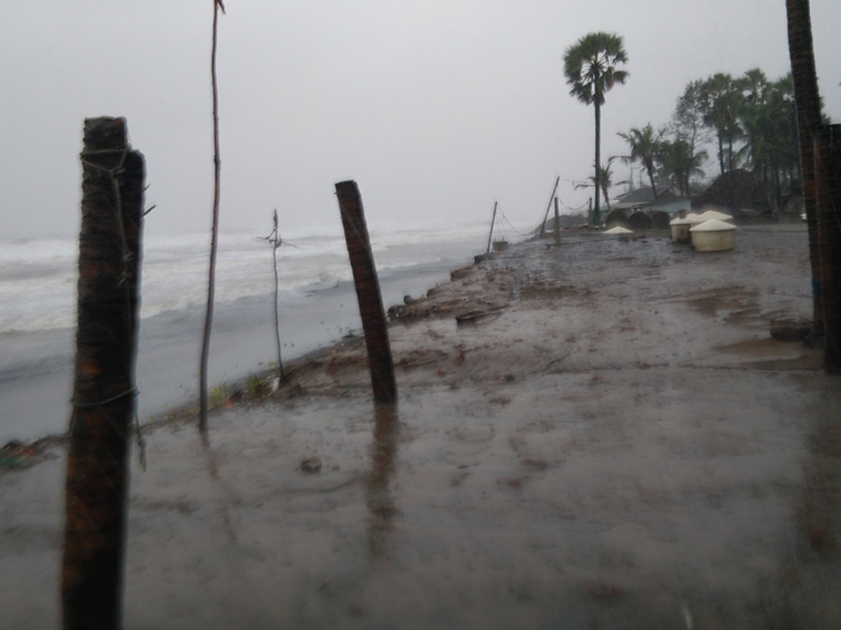 Cyclone Pethai in East Godavari Photo Gallery - Sakshi13