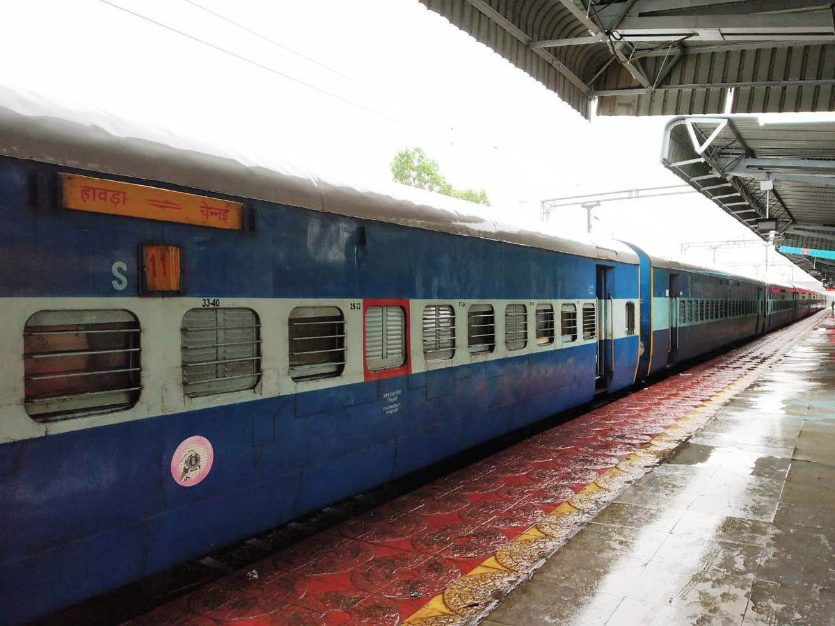 Cyclone Pethai in East Godavari Photo Gallery - Sakshi16