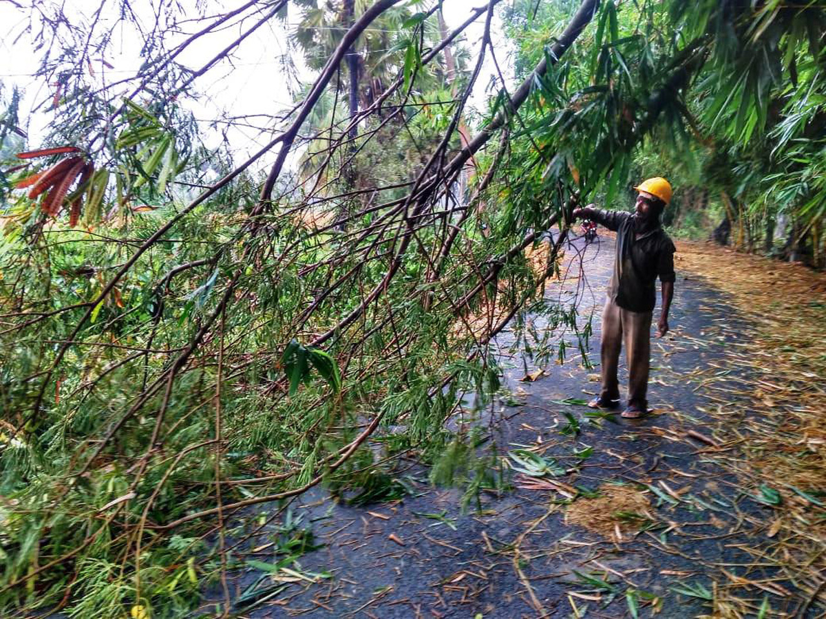 Cyclone Pethai in East Godavari Photo Gallery - Sakshi17