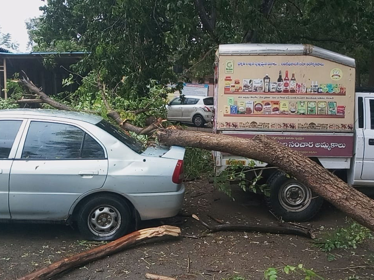 Cyclone Pethai in East Godavari Photo Gallery - Sakshi18