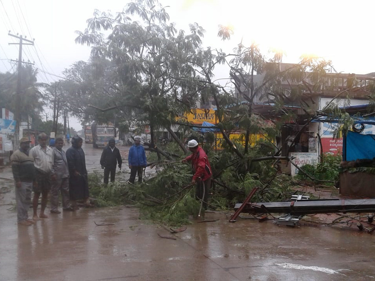 Cyclone Pethai in East Godavari Photo Gallery - Sakshi22