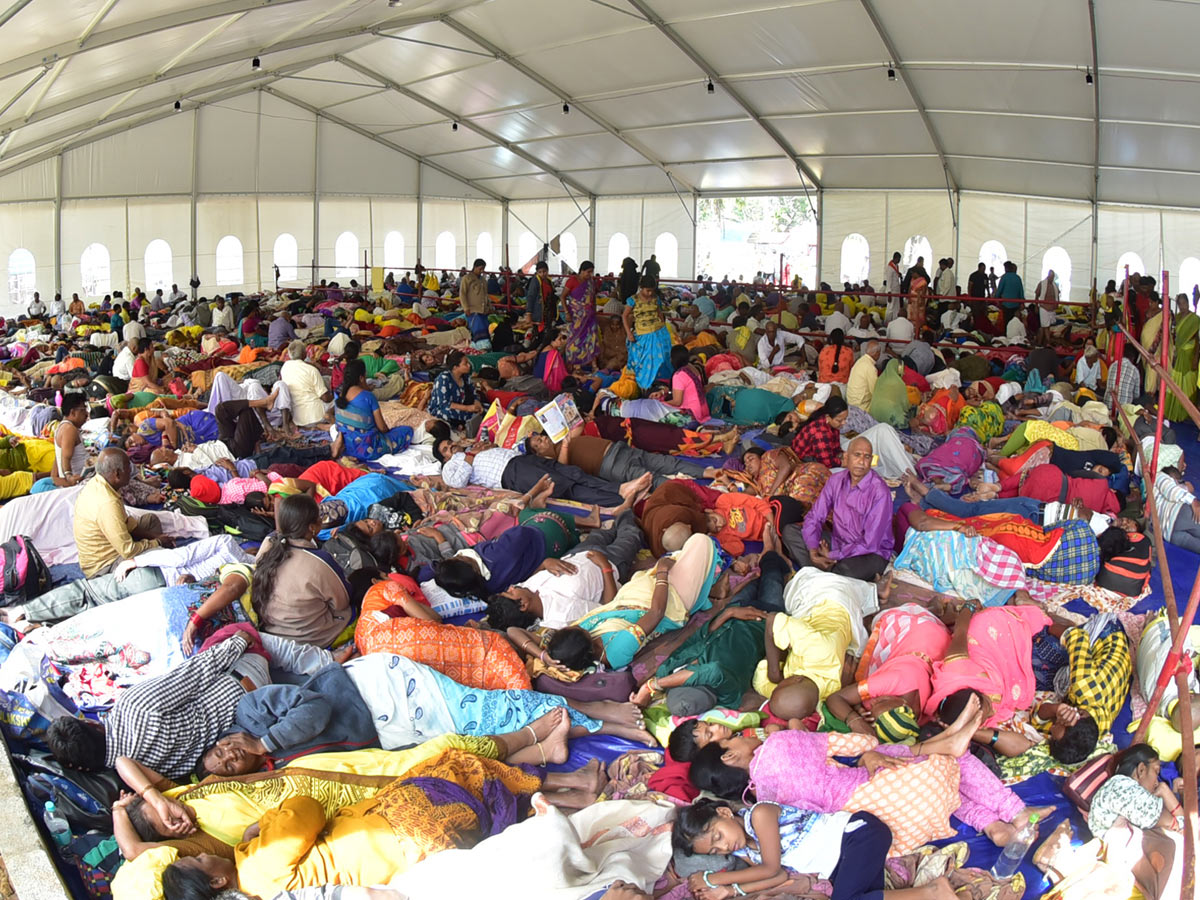 Heavy Rush Pilgrims At Tirumala Photo Gallery - Sakshi10