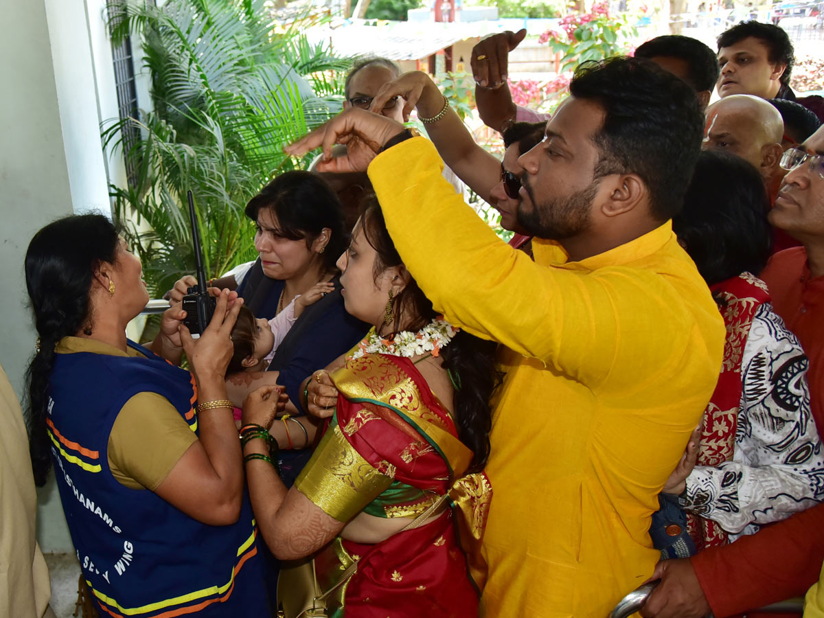 Heavy Rush Pilgrims At Tirumala Photo Gallery - Sakshi20