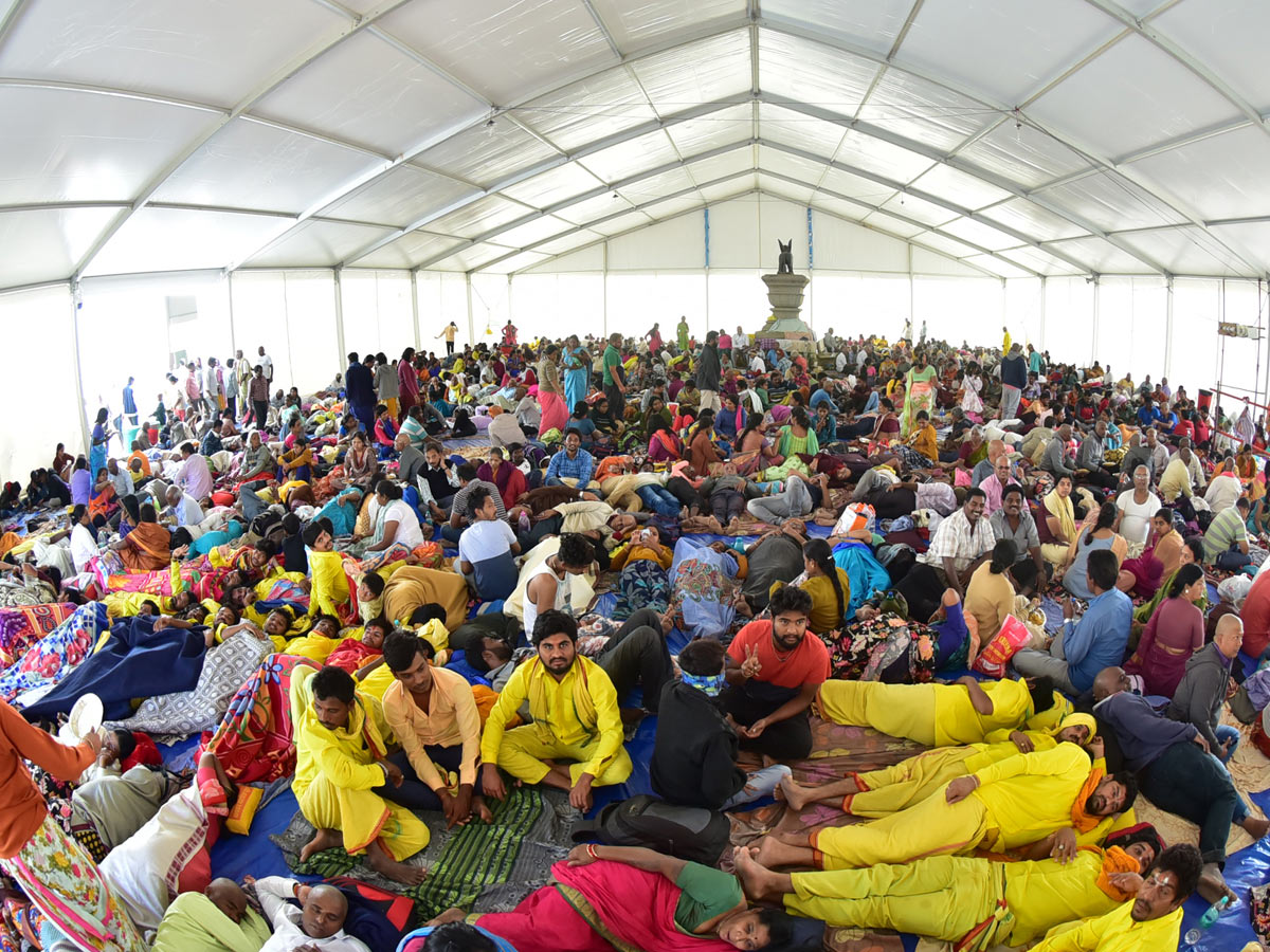 Heavy Rush Pilgrims At Tirumala Photo Gallery - Sakshi4