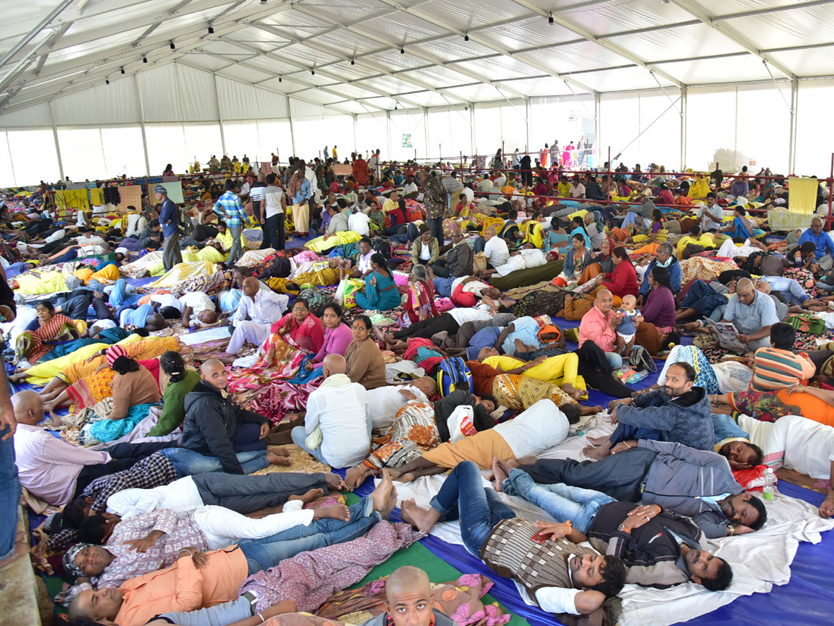 Heavy Rush Pilgrims At Tirumala Photo Gallery - Sakshi8