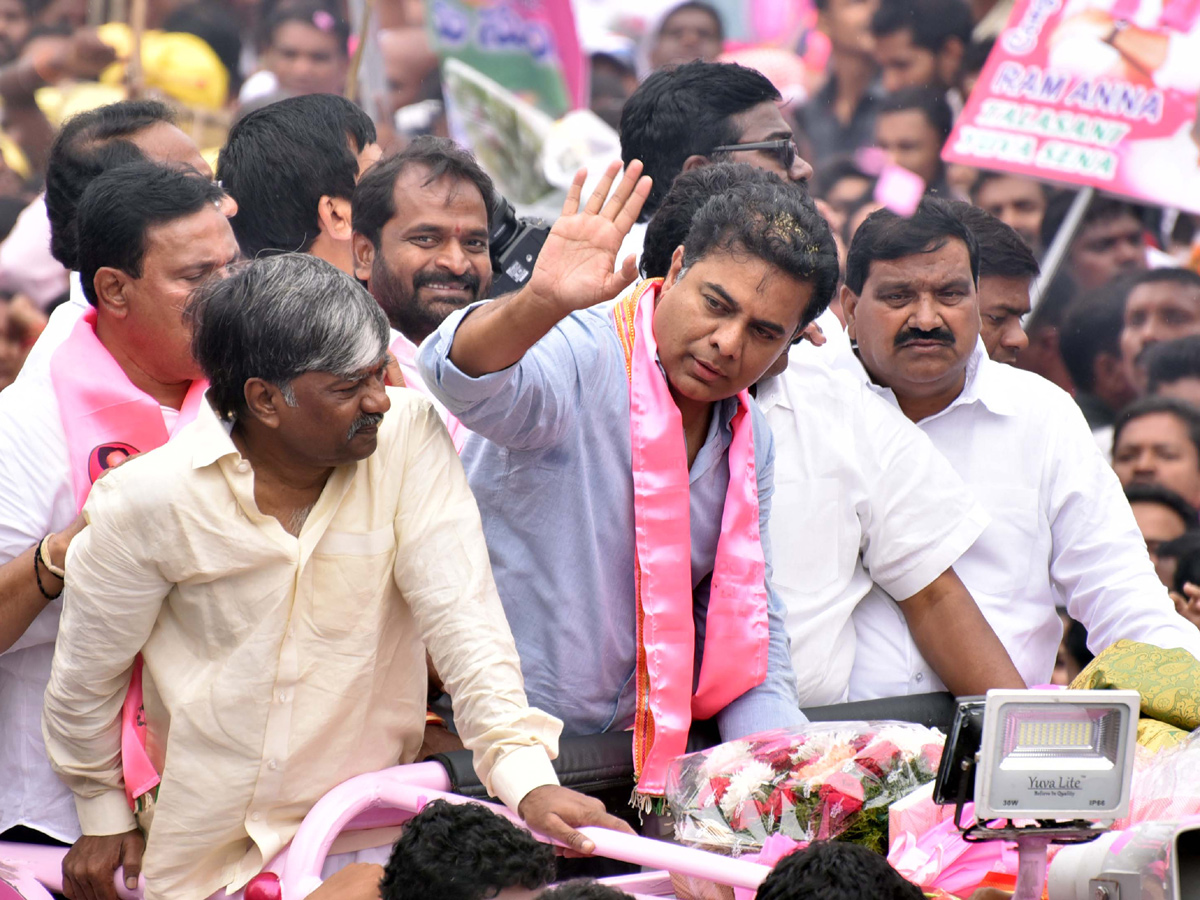 KTR Road show in Telangana Bhavan Photo Gallery - Sakshi1