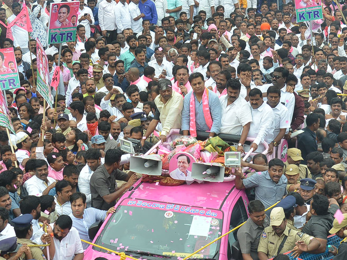 KTR Road show in Telangana Bhavan Photo Gallery - Sakshi10