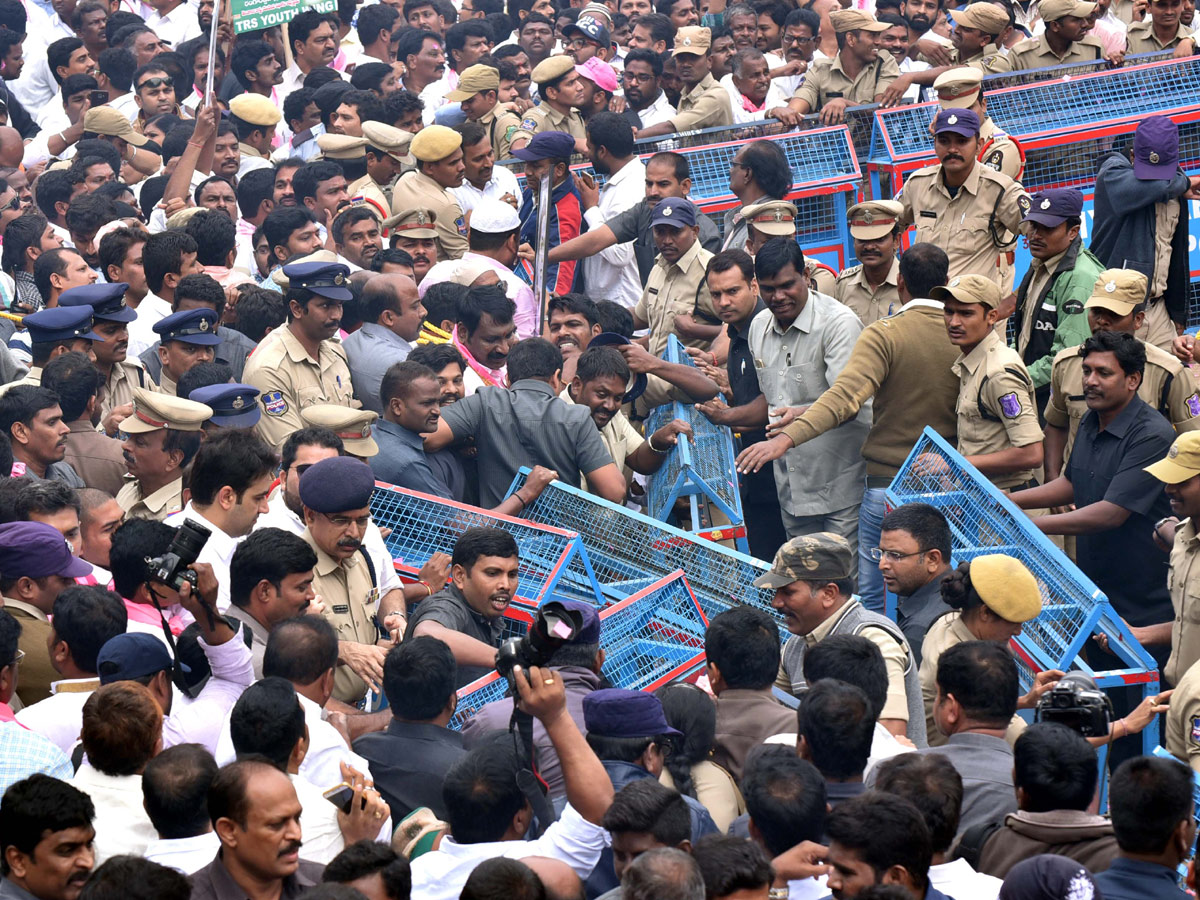 KTR Road show in Telangana Bhavan Photo Gallery - Sakshi12