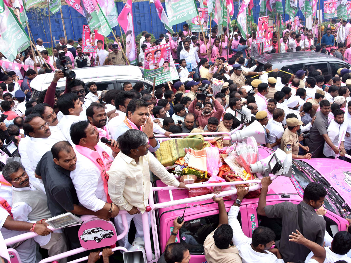 KTR Road show in Telangana Bhavan Photo Gallery - Sakshi20