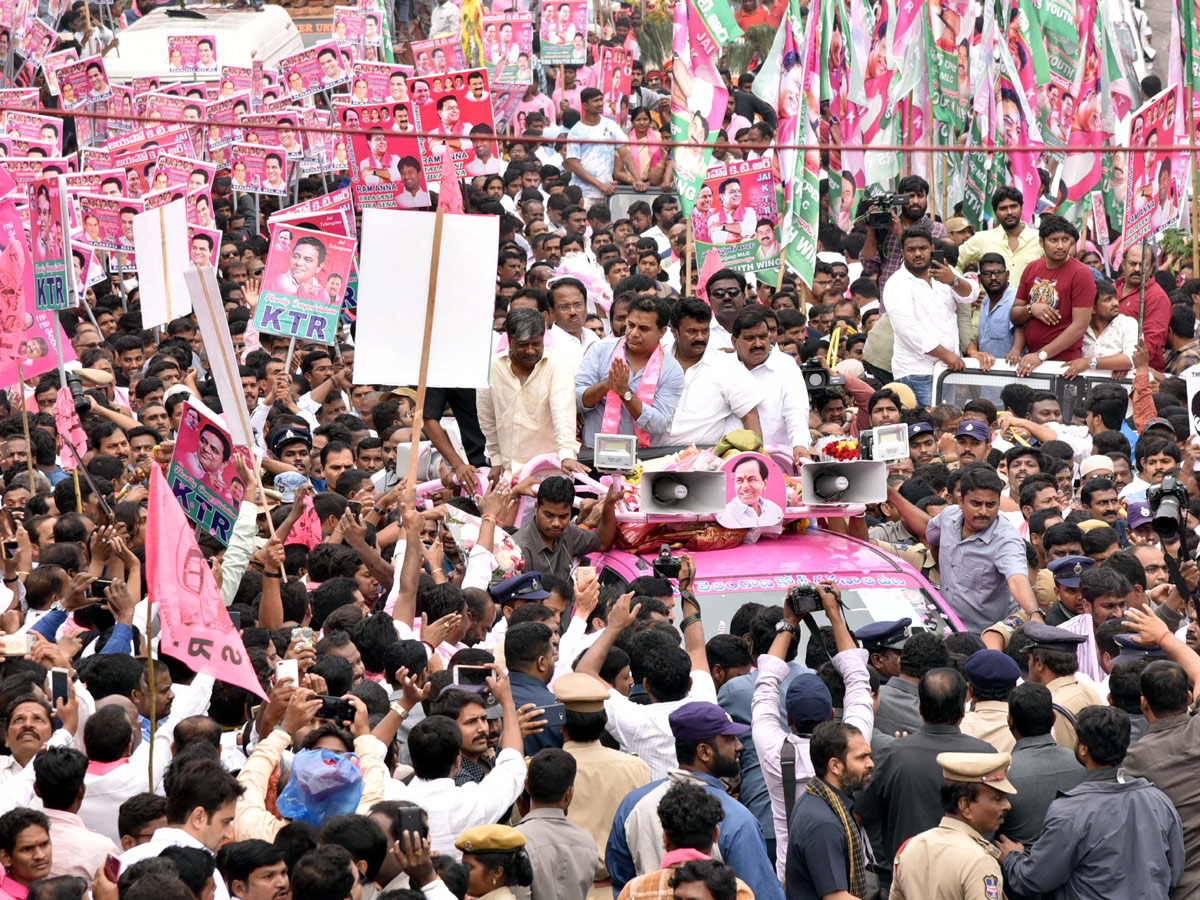 KTR Road show in Telangana Bhavan Photo Gallery - Sakshi3