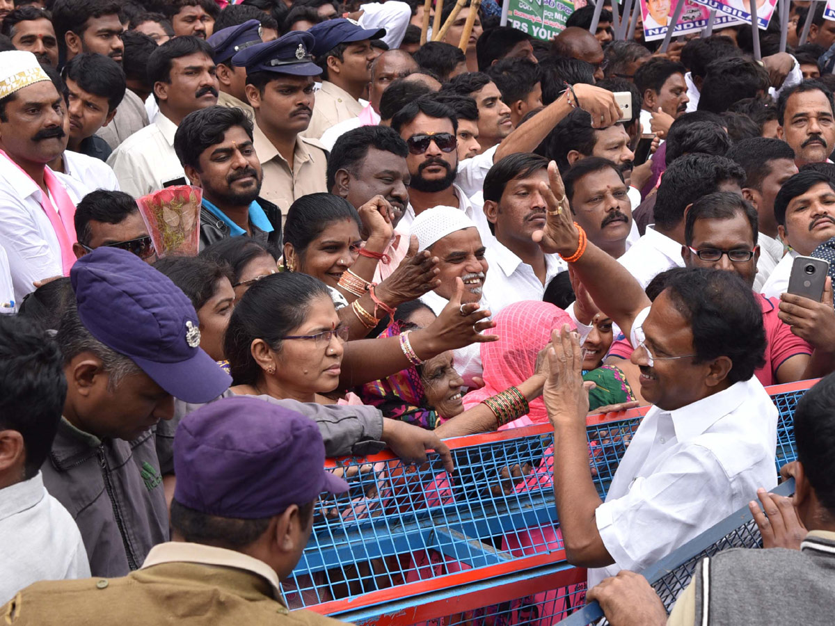 KTR Road show in Telangana Bhavan Photo Gallery - Sakshi5