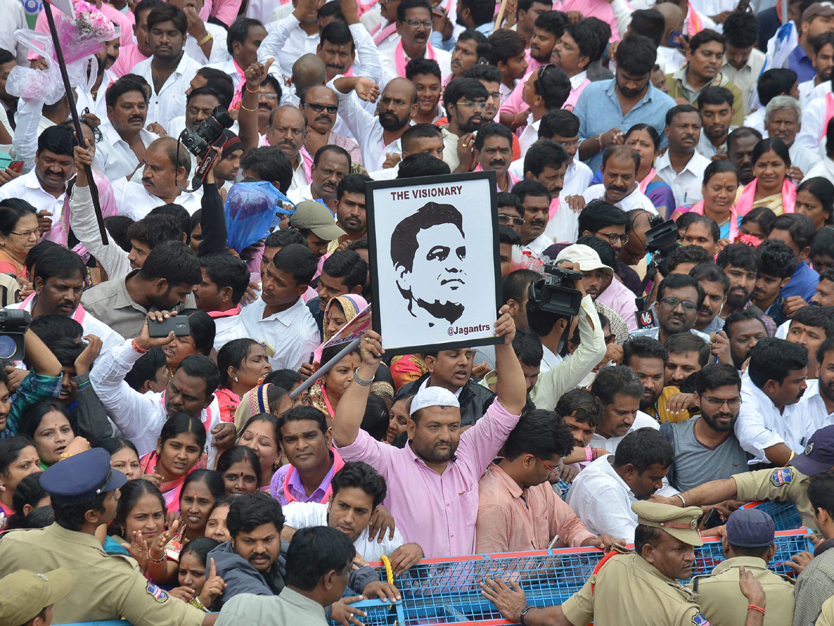 KTR Road show in Telangana Bhavan Photo Gallery - Sakshi6