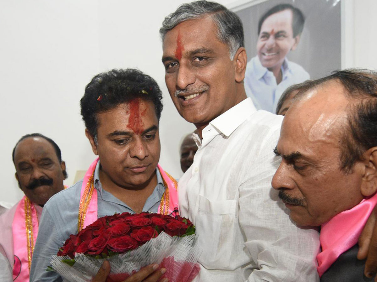 KTR Road show in Telangana Bhavan Photo Gallery - Sakshi7