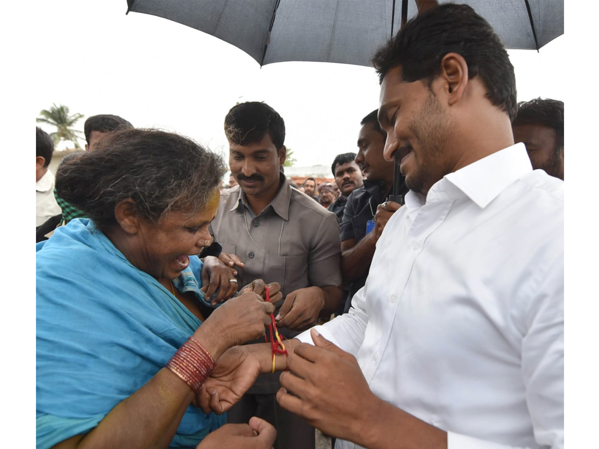 YS Jagan PrajaSankalpaYatra Day 323rd Photo Gallery - Sakshi9