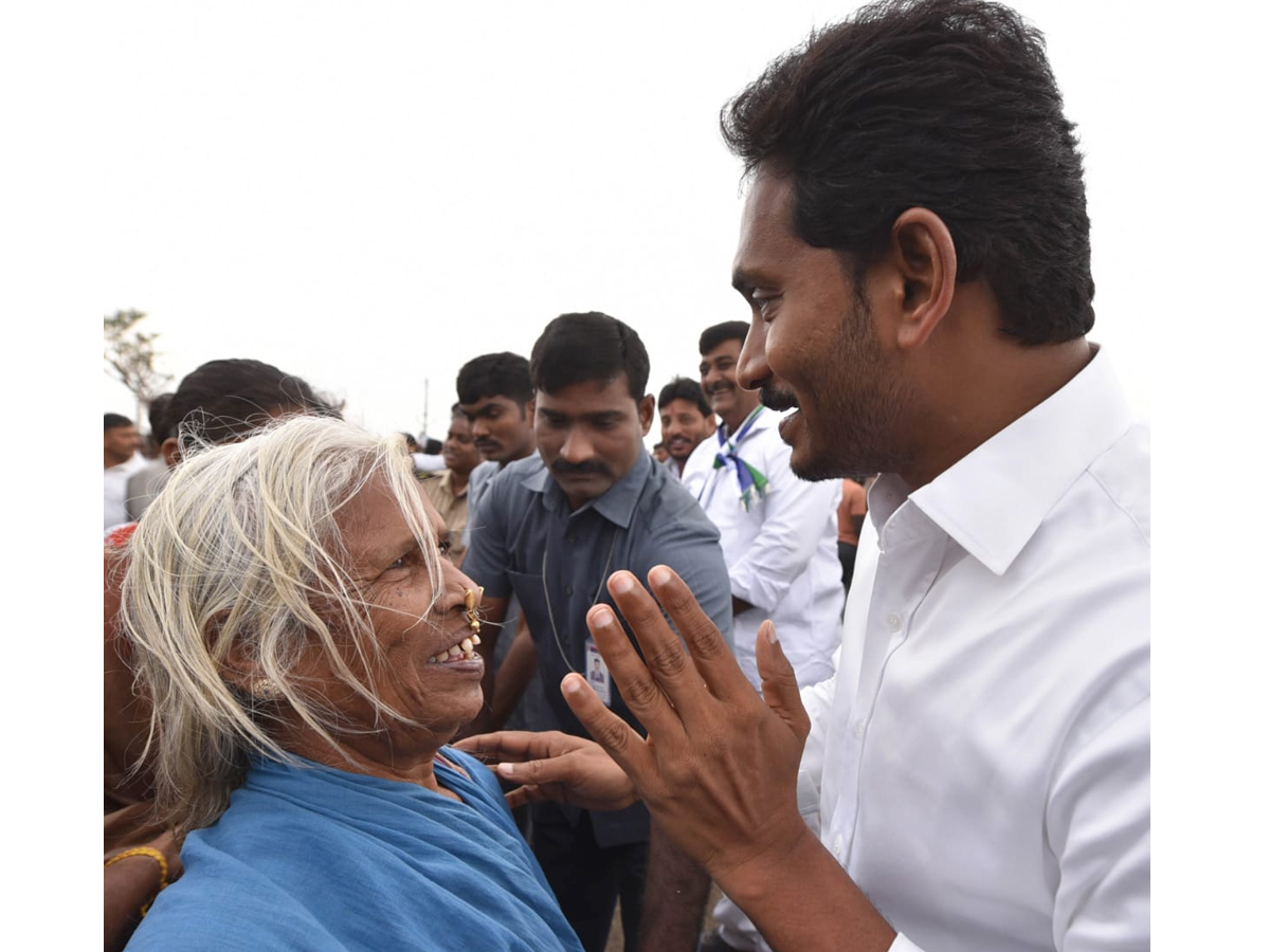 YS Jagan PrajaSankalpaYatra Day 323rd Photo Gallery - Sakshi17