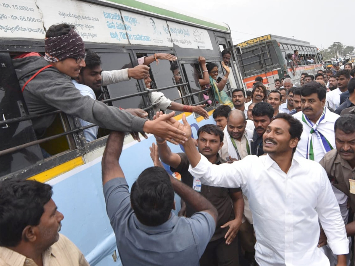 YS Jagan PrajaSankalpaYatra Day 323rd Photo Gallery - Sakshi4