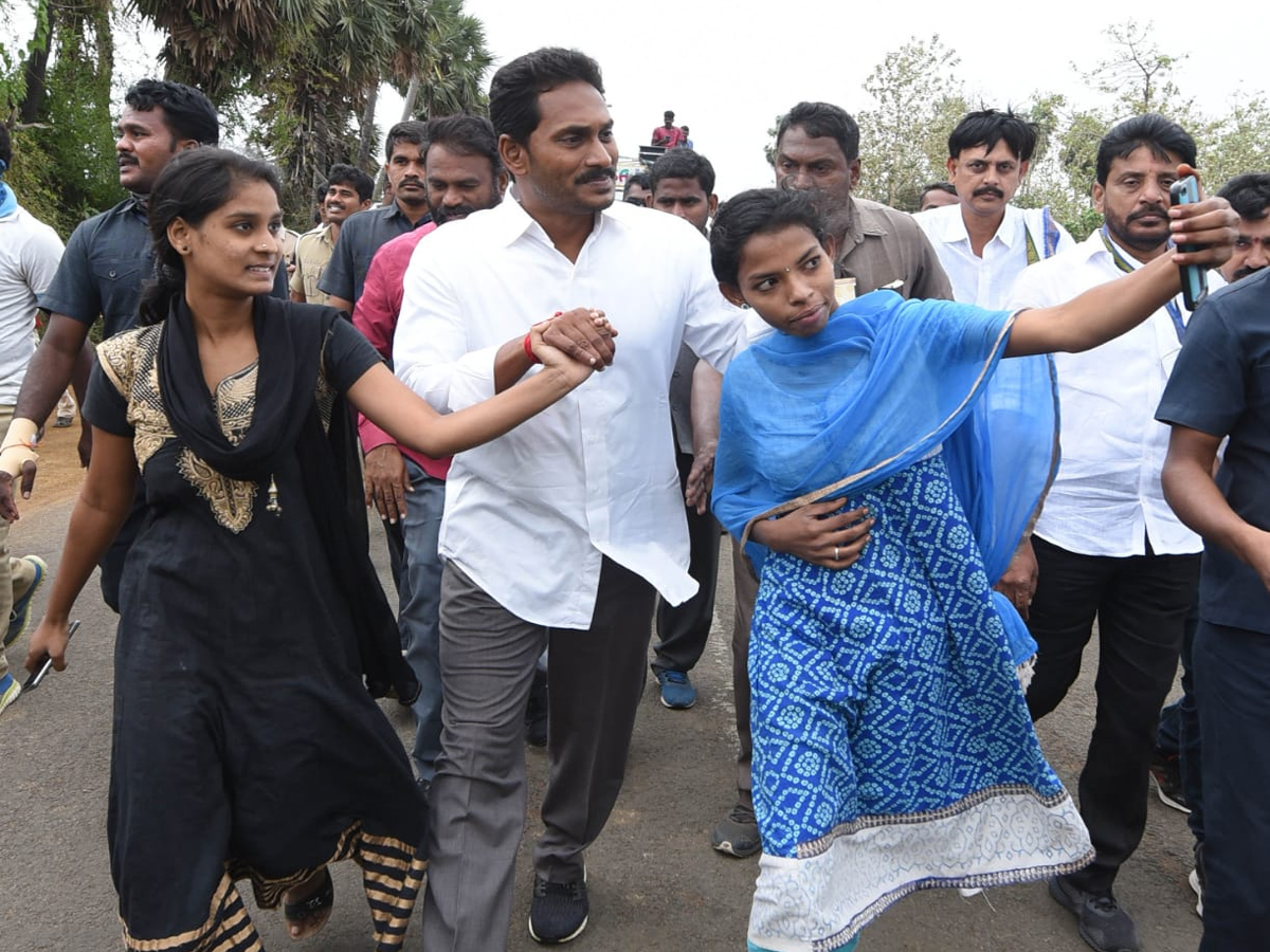 YS Jagan PrajaSankalpaYatra Day 323rd Photo Gallery - Sakshi31