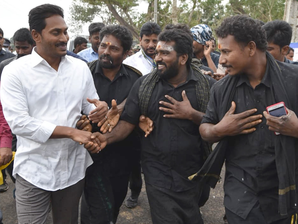 YS Jagan PrajaSankalpaYatra Day 323rd Photo Gallery - Sakshi1