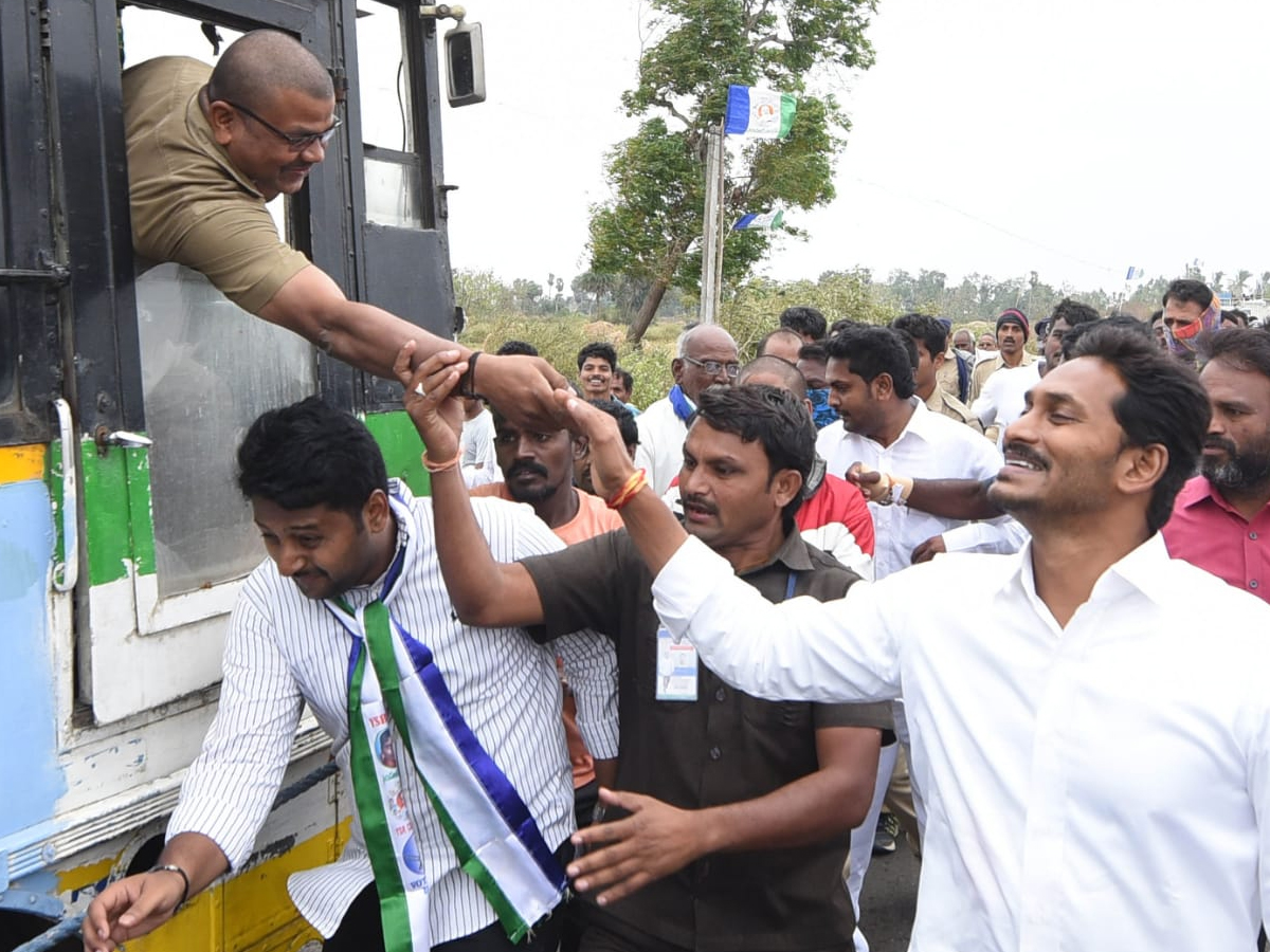 YS Jagan PrajaSankalpaYatra Day 323rd Photo Gallery - Sakshi39