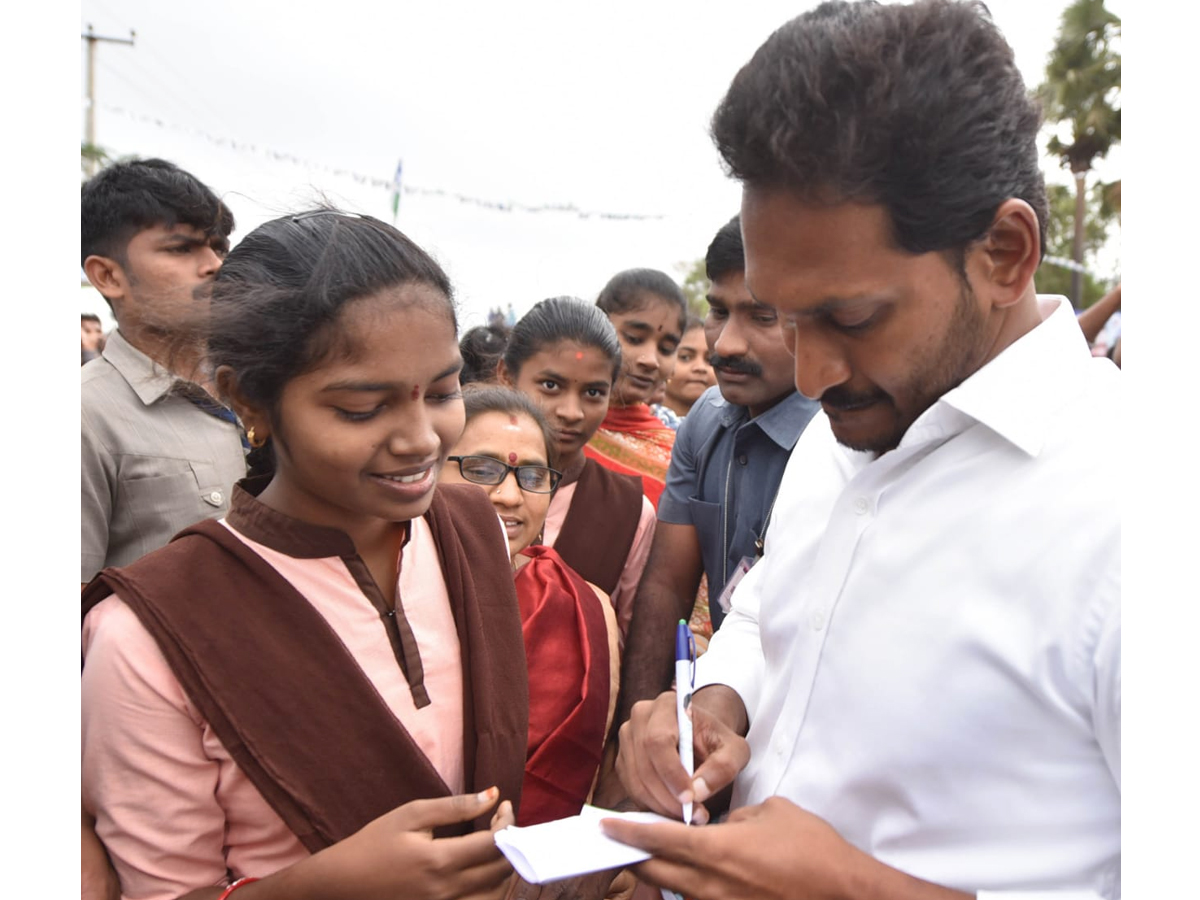 YS Jagan PrajaSankalpaYatra Day 323rd Photo Gallery - Sakshi5