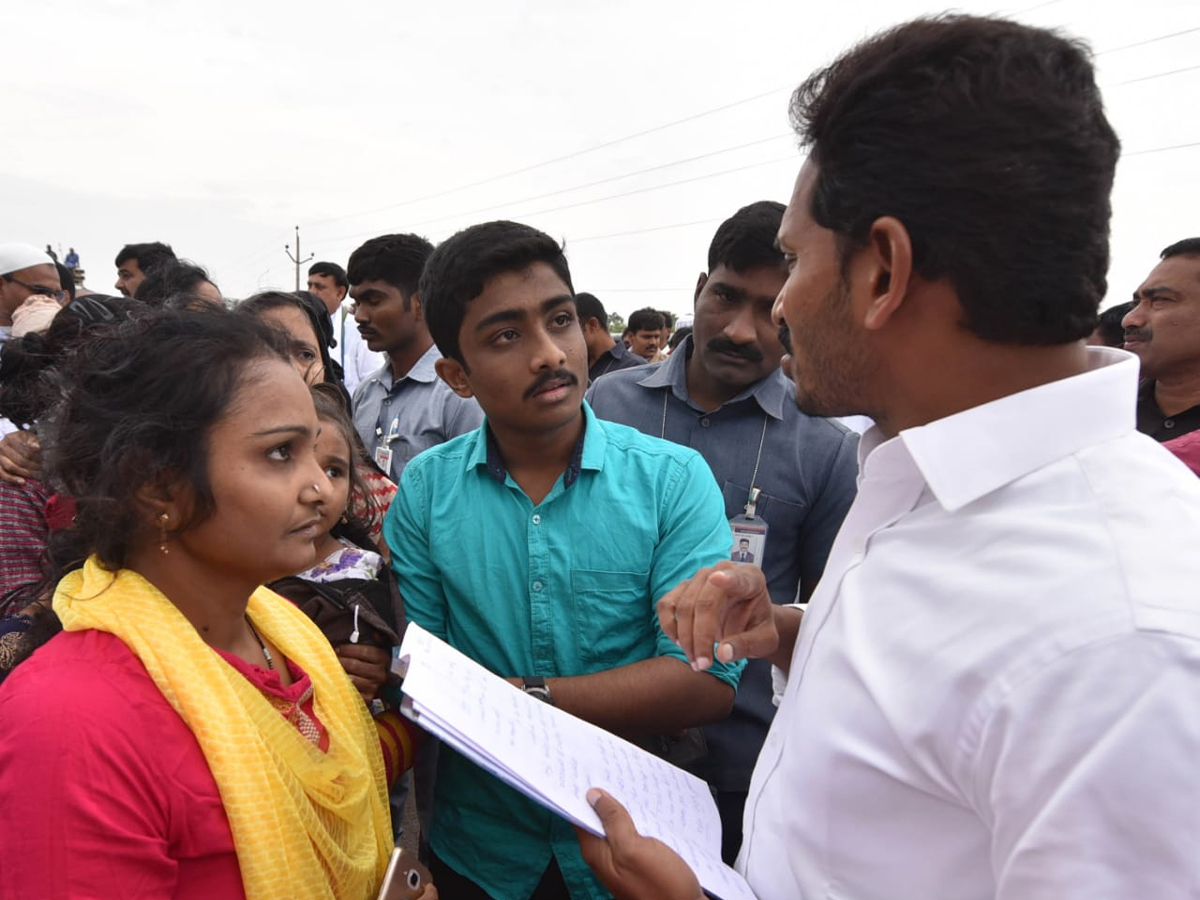 YS Jagan PrajaSankalpaYatra Day 323rd Photo Gallery - Sakshi6