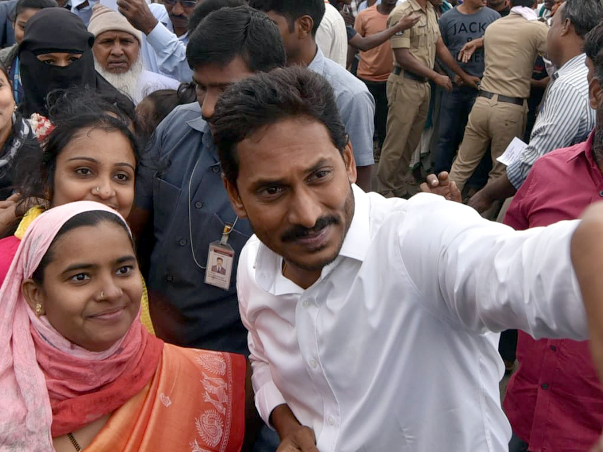 YS Jagan PrajaSankalpaYatra Day 323rd Photo Gallery - Sakshi8