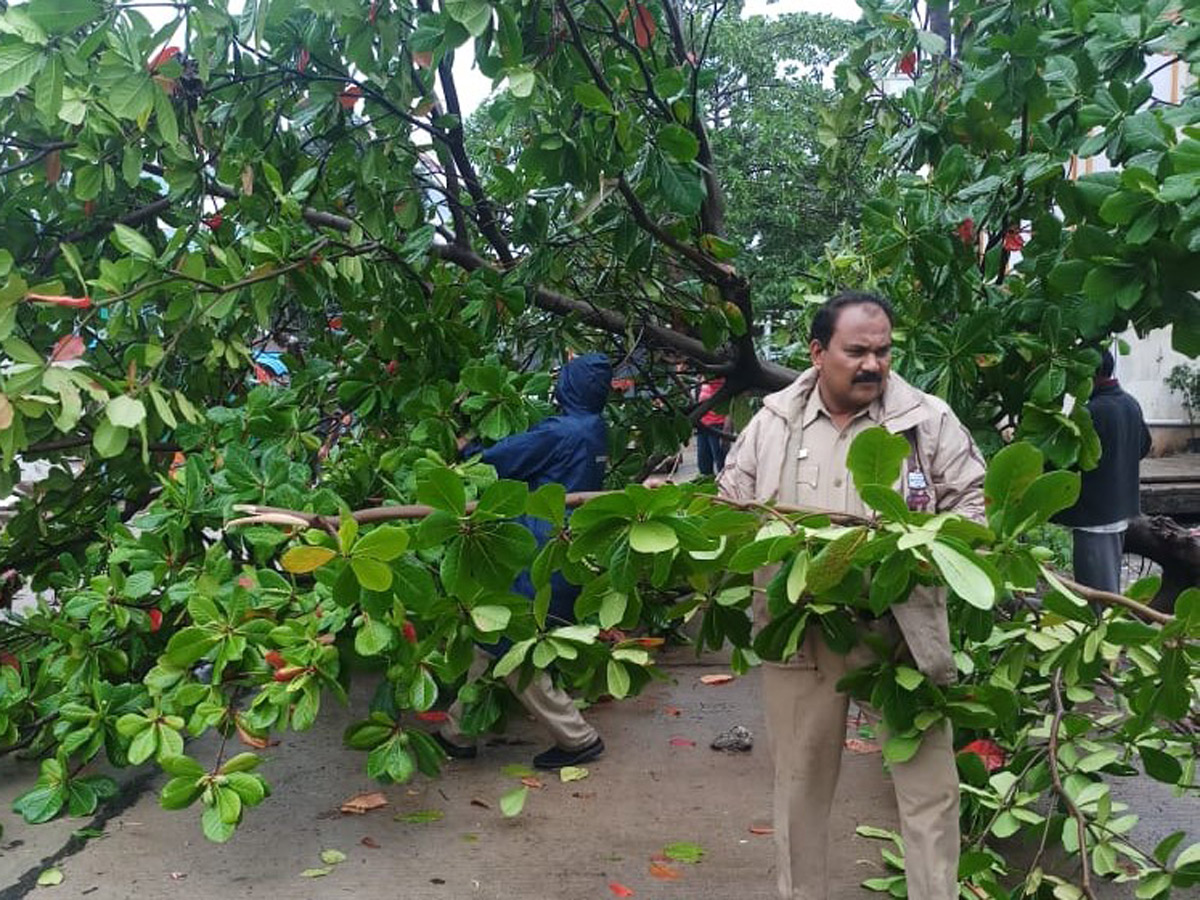 Cyclone Phethai in East Godavari Photo Gallery - Sakshi36