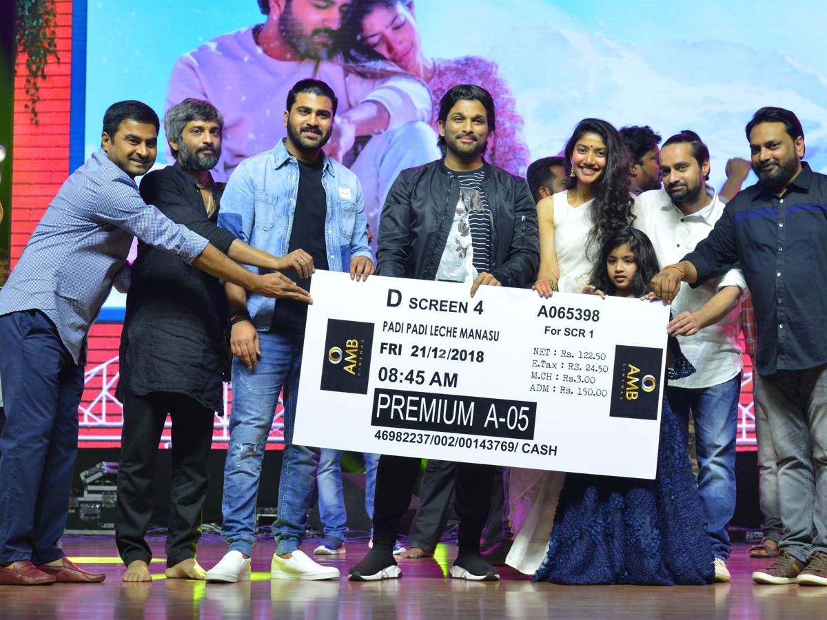 Padi Padi Leche Manasu pre release function photo gallery - Sakshi1