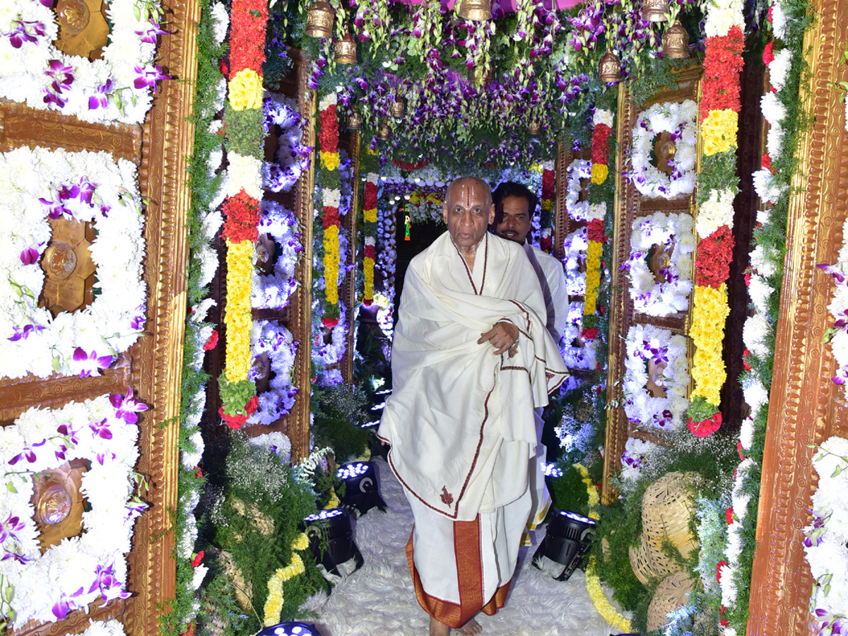 Politicians and Celebrities Visit Tirumala Photo Gallery - Sakshi4