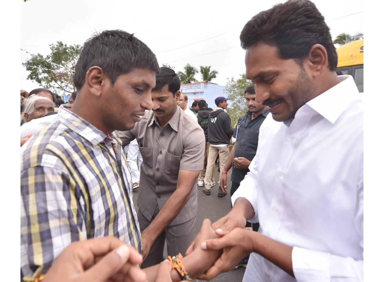 YS Jagan PrajaSankalpaYatra Day 324th Photo Gallery - Sakshi2